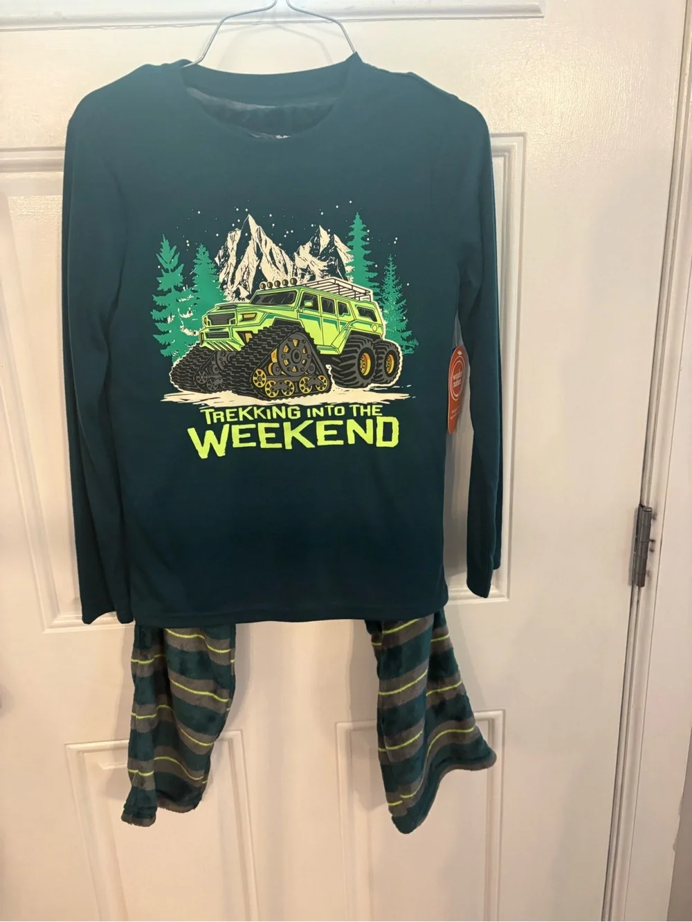 wonder nation Boys Green and Teal 'Trekking Into The Weekend' Pajama Set